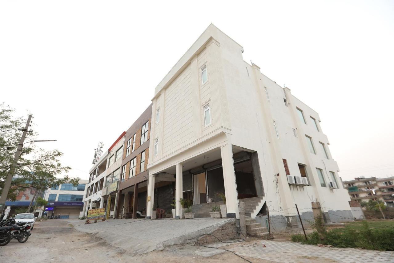 Oyo 43009 The Palm Green Hotel Indraprast Exterior photo