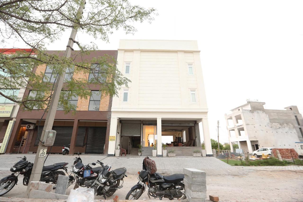 Oyo 43009 The Palm Green Hotel Indraprast Exterior photo